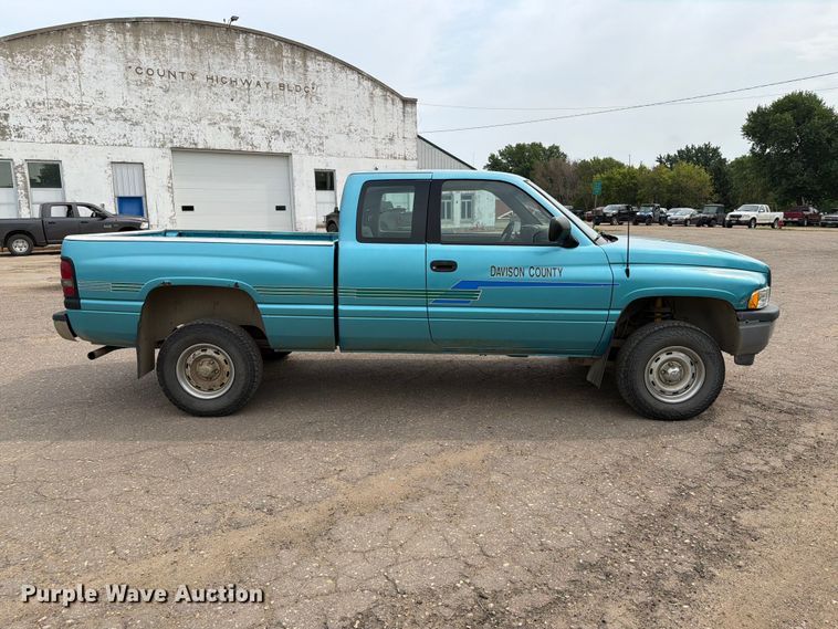 image for item ER1815 1996 Dodge Ram 1500 Ext. Cab pickup truck