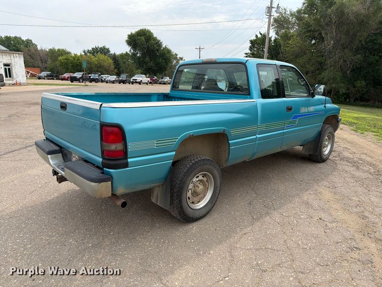 image for item ER1815 1996 Dodge Ram 1500 Ext. Cab pickup truck