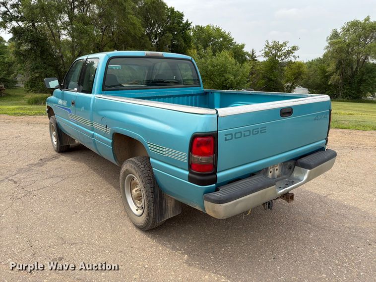 image for item ER1815 1996 Dodge Ram 1500 Ext. Cab pickup truck