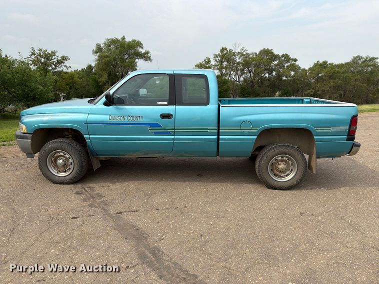 image for item ER1815 1996 Dodge Ram 1500 Ext. Cab pickup truck