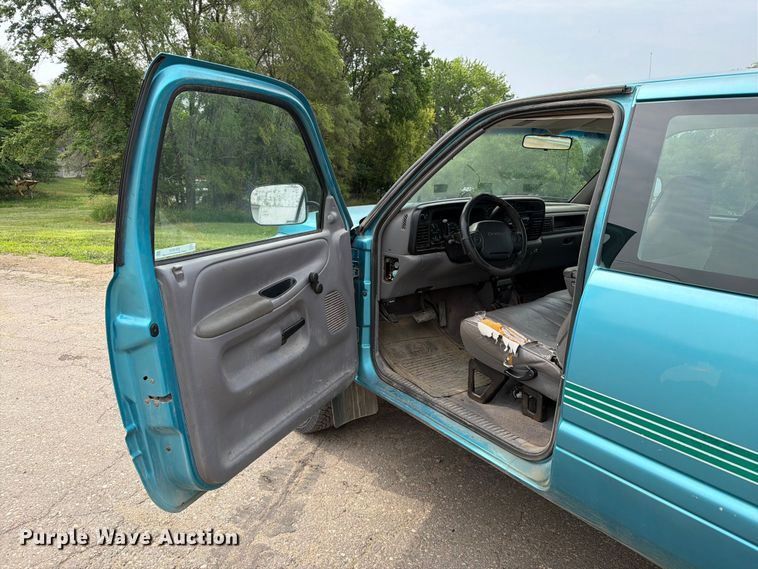 image for item ER1815 1996 Dodge Ram 1500 Ext. Cab pickup truck