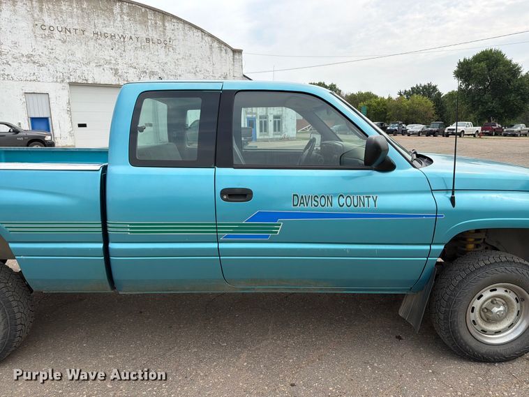 image for item ER1815 1996 Dodge Ram 1500 Ext. Cab pickup truck