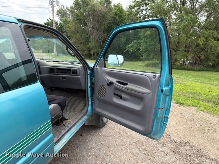 image for item ER1815 1996 Dodge Ram 1500 Ext. Cab pickup truck