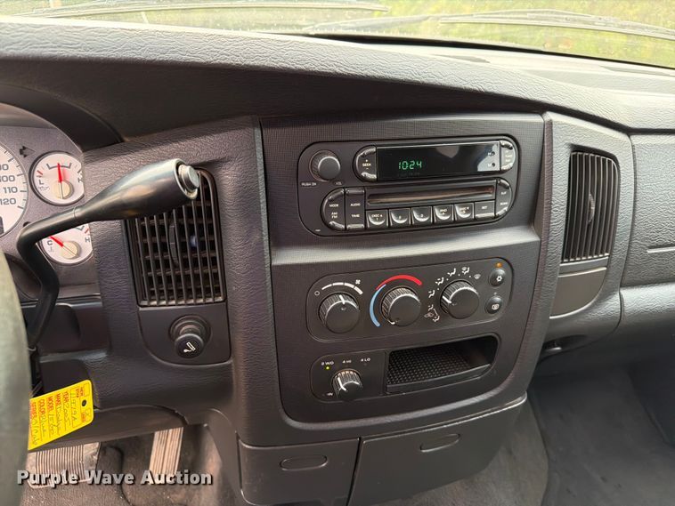 image for item ER1816 2005 Dodge Ram 1500 Ext. Cab pickup truck
