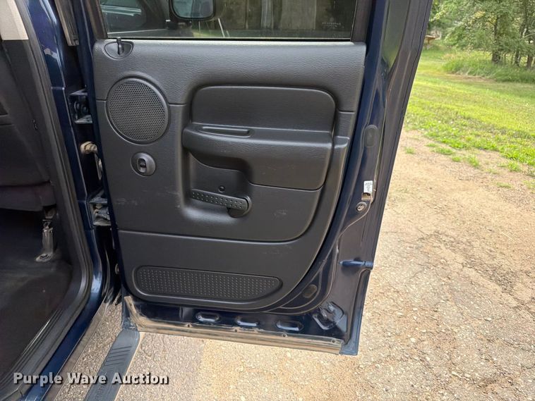 image for item ER1816 2005 Dodge Ram 1500 Ext. Cab pickup truck