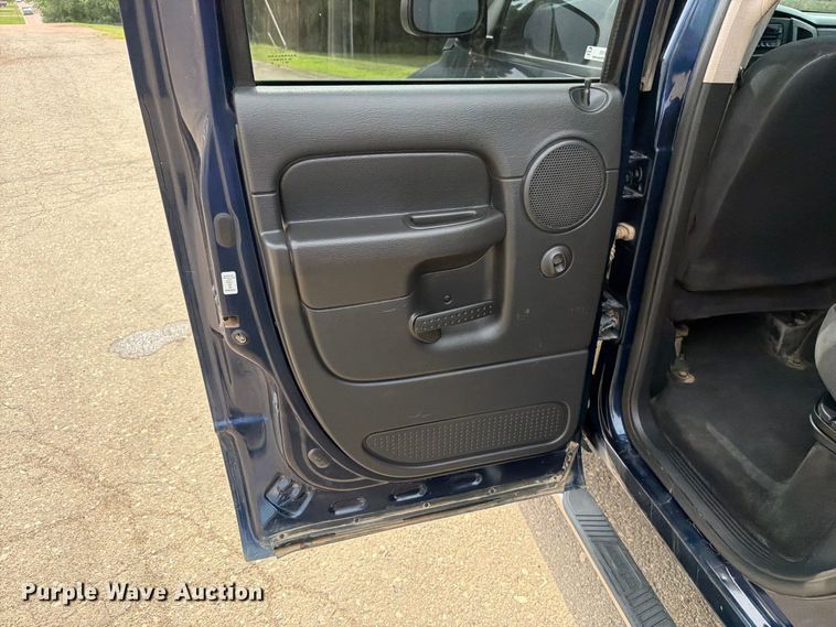 image for item ER1816 2005 Dodge Ram 1500 Ext. Cab pickup truck