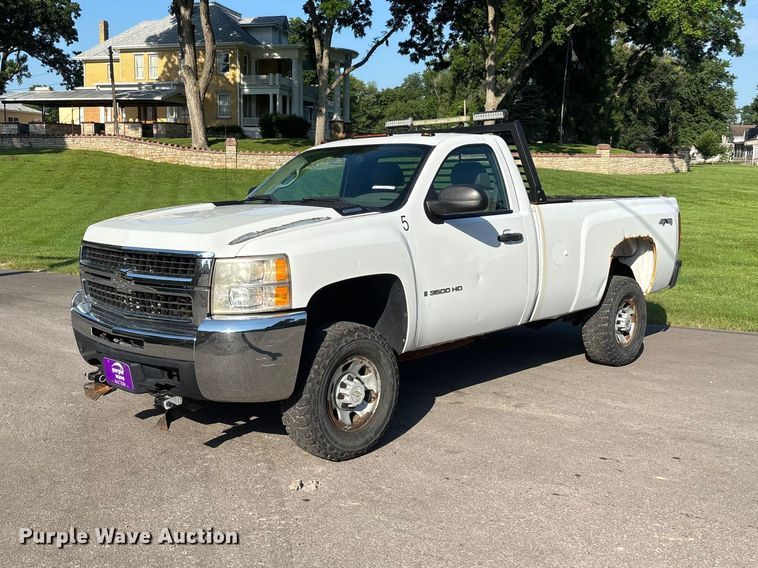 image for item ER3077 2008 Chevrolet Silverado 3500HD pickup truck