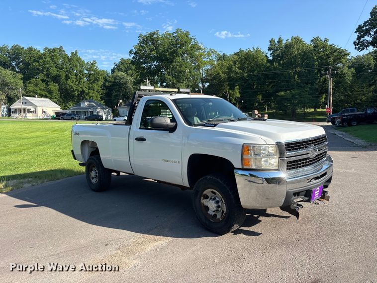 image for item ER3077 2008 Chevrolet Silverado 3500HD pickup truck