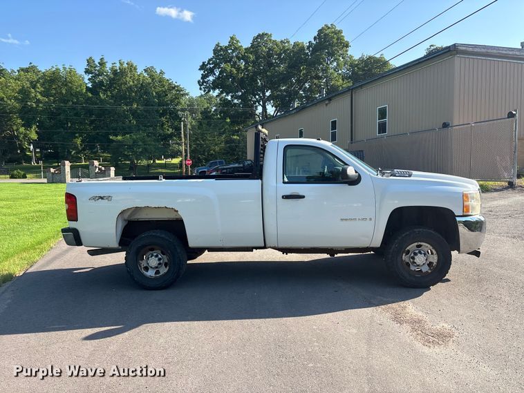 image for item ER3077 2008 Chevrolet Silverado 3500HD pickup truck