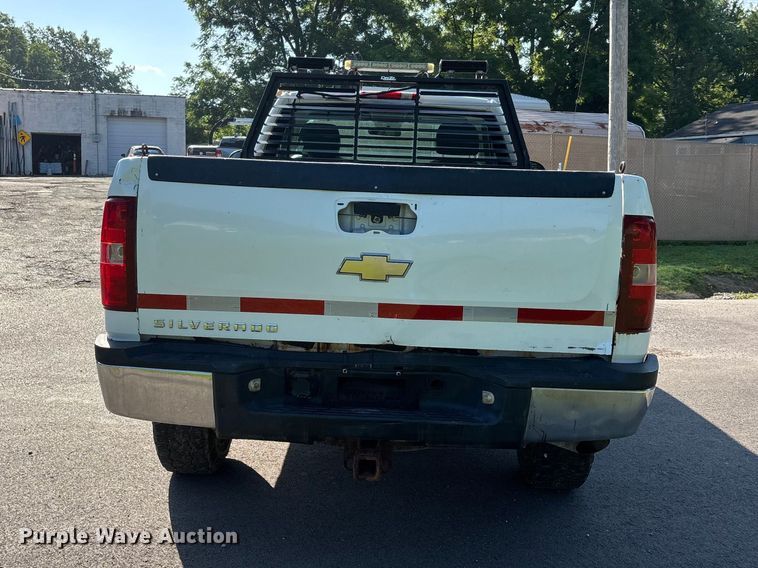 image for item ER3077 2008 Chevrolet Silverado 3500HD pickup truck