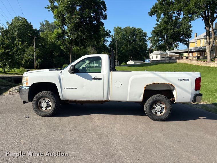 image for item ER3077 2008 Chevrolet Silverado 3500HD pickup truck