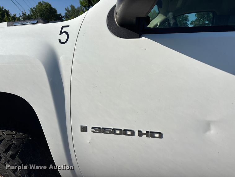 image for item ER3077 2008 Chevrolet Silverado 3500HD pickup truck