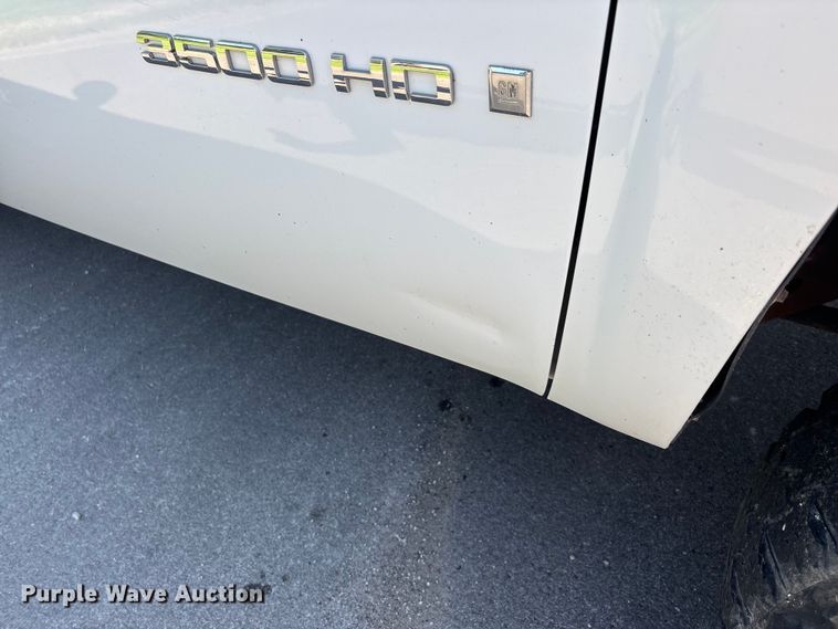 image for item ER3077 2008 Chevrolet Silverado 3500HD pickup truck