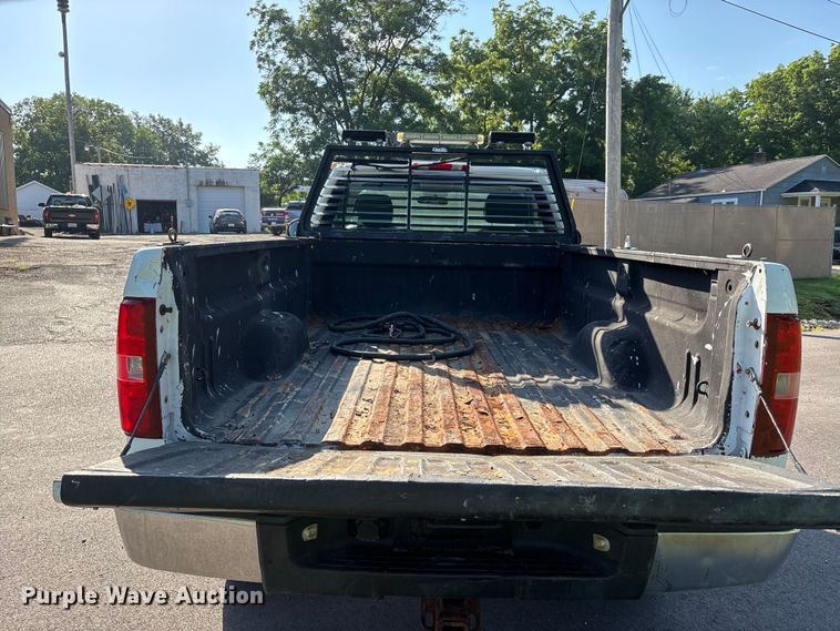 image for item ER3077 2008 Chevrolet Silverado 3500HD pickup truck