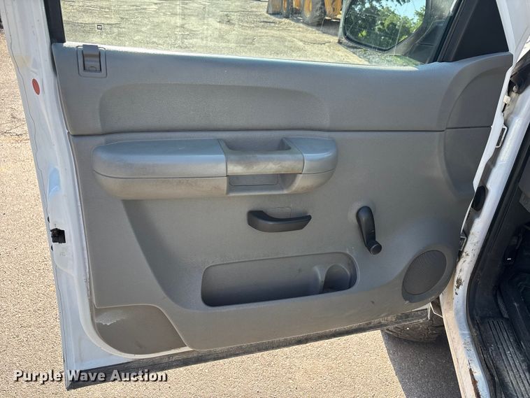 image for item ER3077 2008 Chevrolet Silverado 3500HD pickup truck