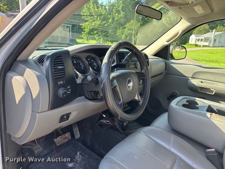 image for item ER3077 2008 Chevrolet Silverado 3500HD pickup truck
