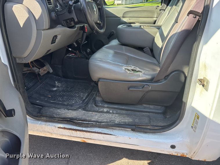 image for item ER3077 2008 Chevrolet Silverado 3500HD pickup truck