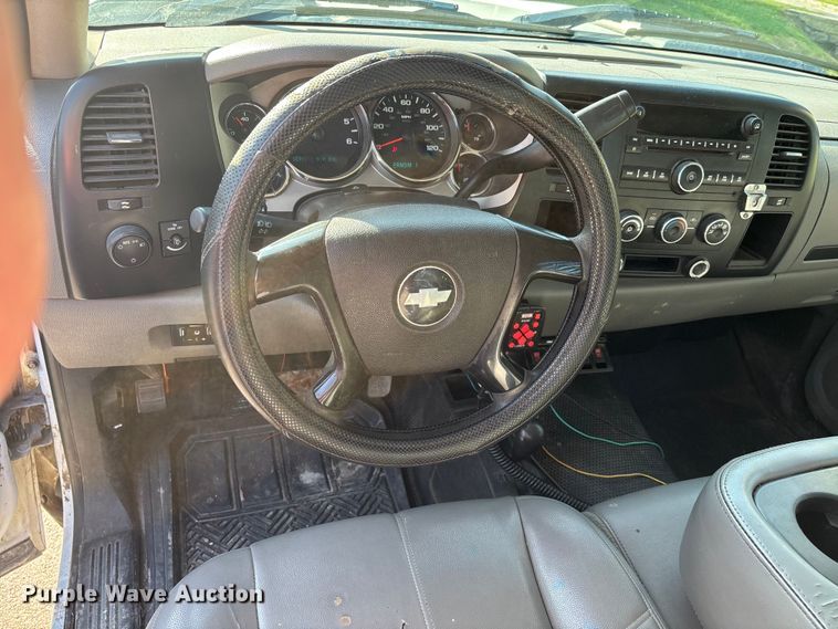 image for item ER3077 2008 Chevrolet Silverado 3500HD pickup truck