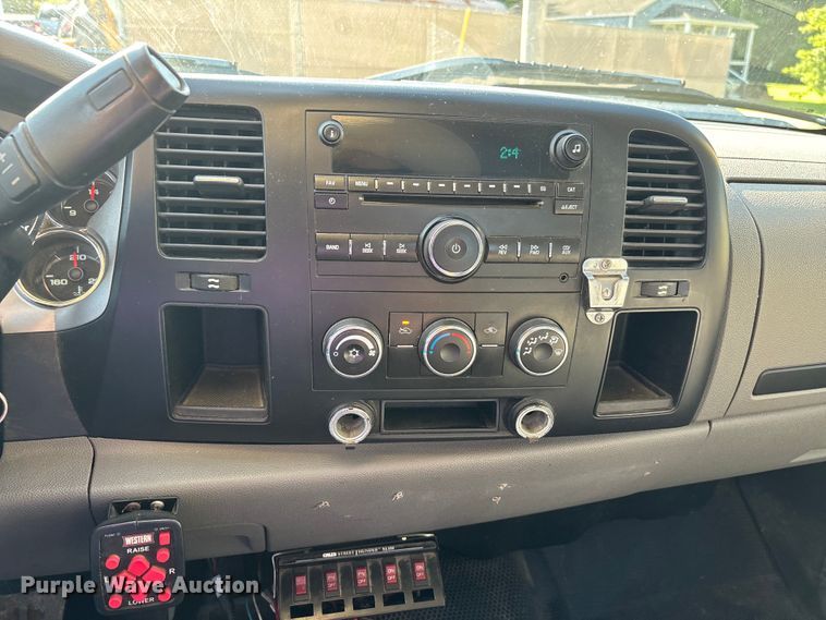 image for item ER3077 2008 Chevrolet Silverado 3500HD pickup truck