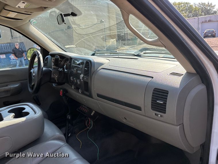 image for item ER3077 2008 Chevrolet Silverado 3500HD pickup truck
