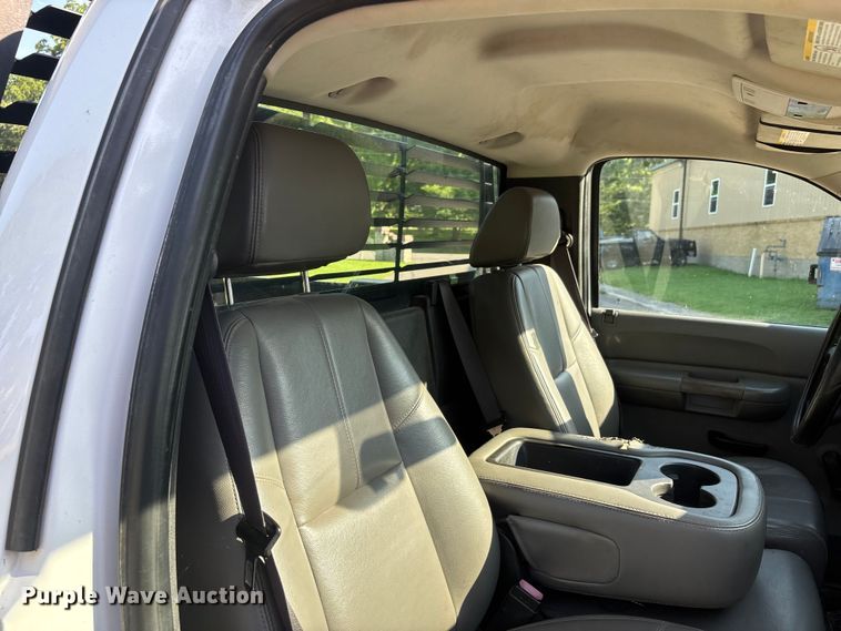 image for item ER3077 2008 Chevrolet Silverado 3500HD pickup truck