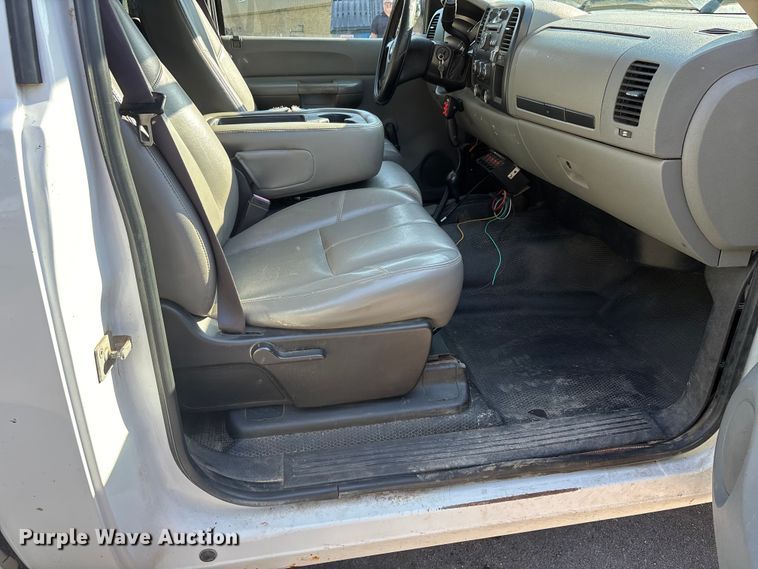 image for item ER3077 2008 Chevrolet Silverado 3500HD pickup truck