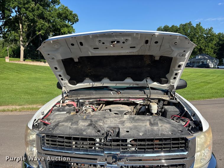 image for item ER3077 2008 Chevrolet Silverado 3500HD pickup truck
