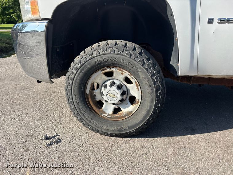 image for item ER3077 2008 Chevrolet Silverado 3500HD pickup truck