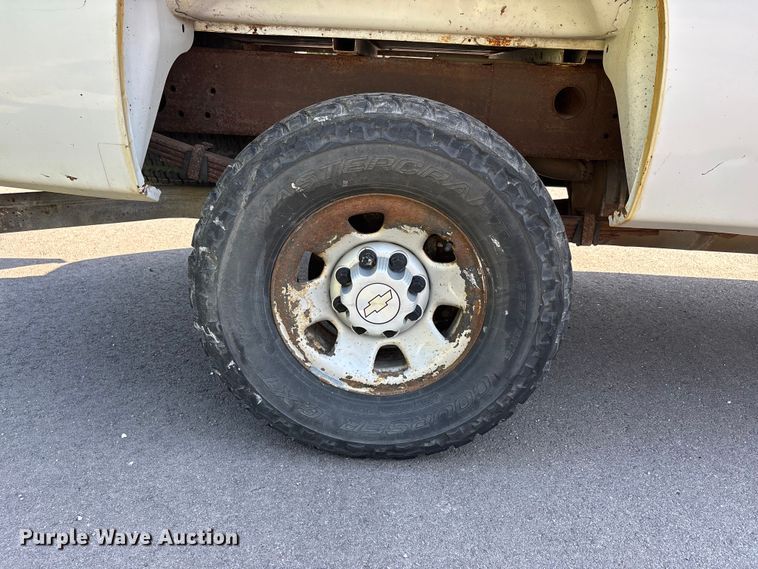 image for item ER3077 2008 Chevrolet Silverado 3500HD pickup truck