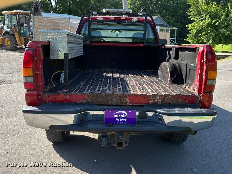 image for item ER3078 2002 Chevrolet Silverado 2500HD pickup truck