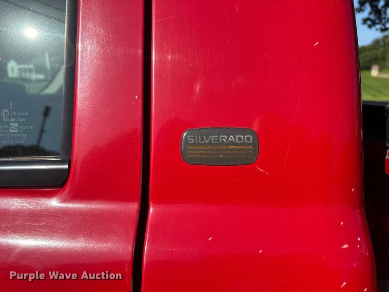 image for item ER3078 2002 Chevrolet Silverado 2500HD pickup truck