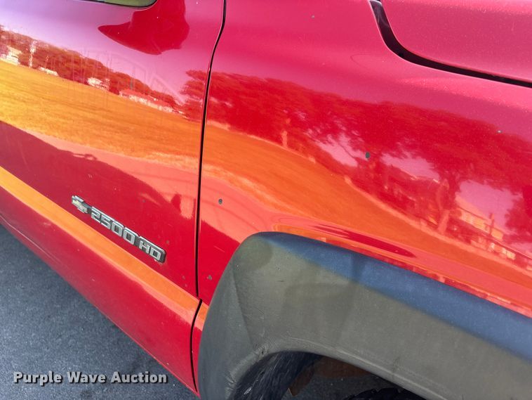 image for item ER3078 2002 Chevrolet Silverado 2500HD pickup truck