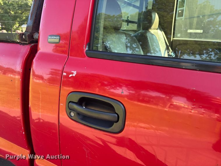 image for item ER3078 2002 Chevrolet Silverado 2500HD pickup truck