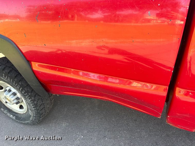 image for item ER3078 2002 Chevrolet Silverado 2500HD pickup truck