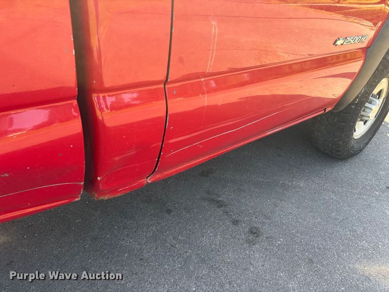 image for item ER3078 2002 Chevrolet Silverado 2500HD pickup truck