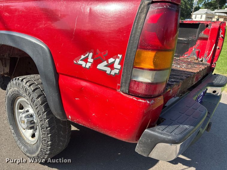 image for item ER3078 2002 Chevrolet Silverado 2500HD pickup truck