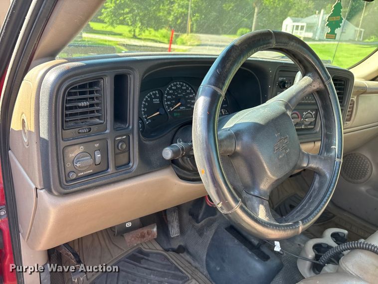 image for item ER3078 2002 Chevrolet Silverado 2500HD pickup truck
