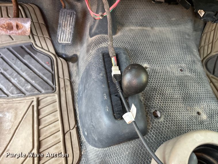 image for item ER3078 2002 Chevrolet Silverado 2500HD pickup truck