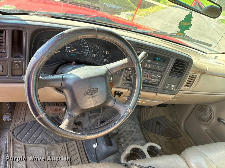 image for item ER3078 2002 Chevrolet Silverado 2500HD pickup truck