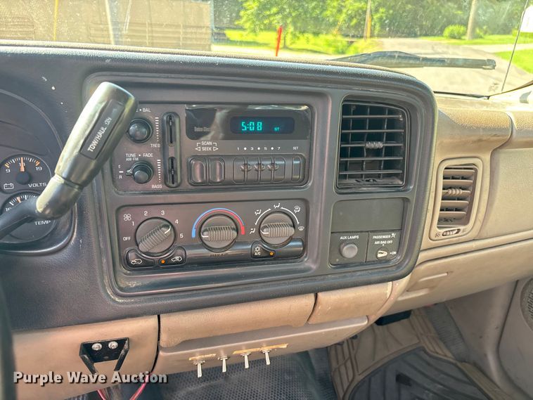 image for item ER3078 2002 Chevrolet Silverado 2500HD pickup truck