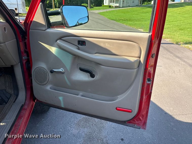 image for item ER3078 2002 Chevrolet Silverado 2500HD pickup truck