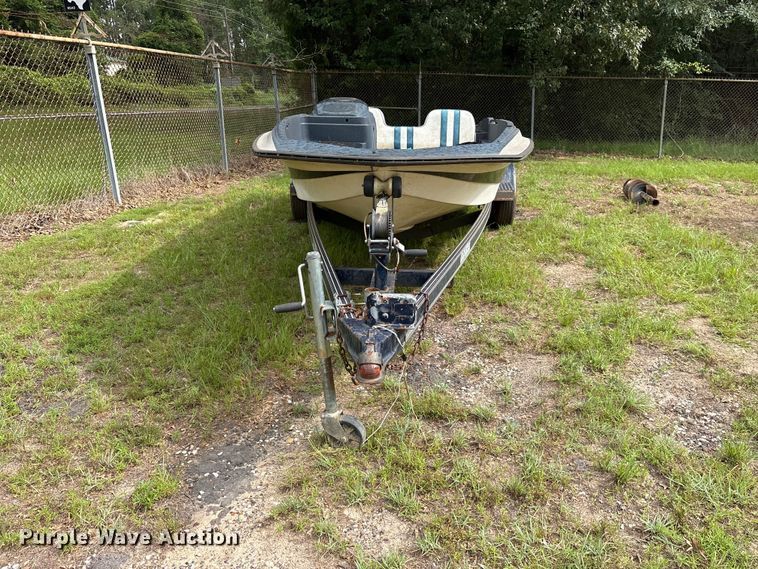 image for item ET0002 1985 Stratos 375-V boat