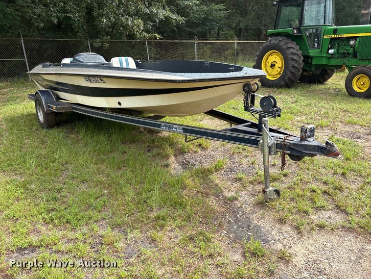 image for item ET0002 1985 Stratos 375-V boat