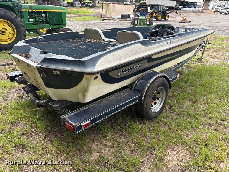 image for item ET0002 1985 Stratos 375-V boat