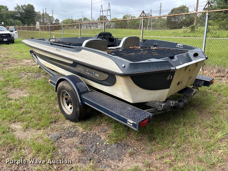 image for item ET0002 1985 Stratos 375-V boat