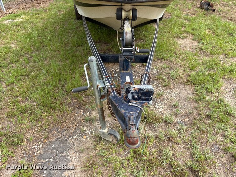 image for item ET0002 1985 Stratos 375-V boat