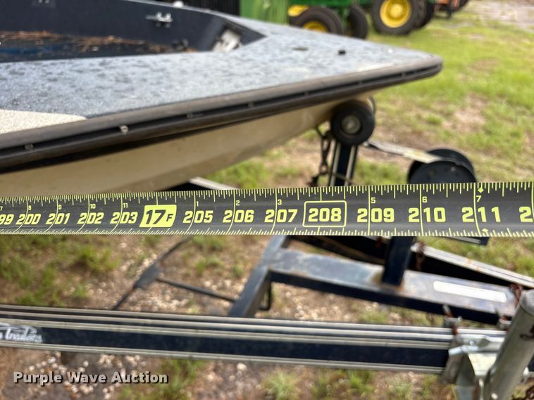 image for item ET0002 1985 Stratos 375-V boat