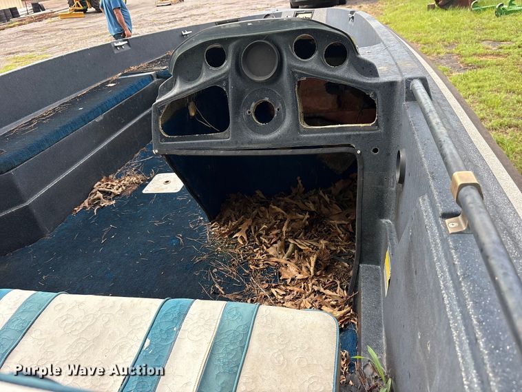 image for item ET0002 1985 Stratos 375-V boat