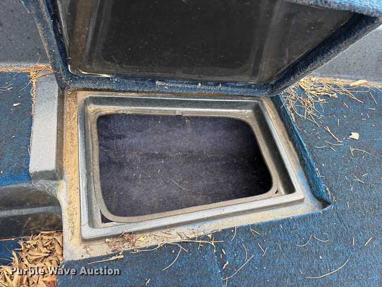 image for item ET0002 1985 Stratos 375-V boat