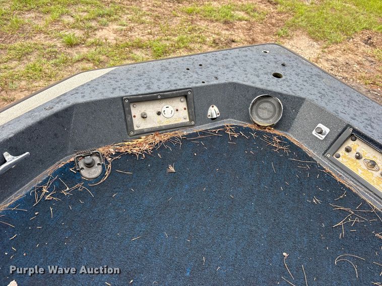 image for item ET0002 1985 Stratos 375-V boat